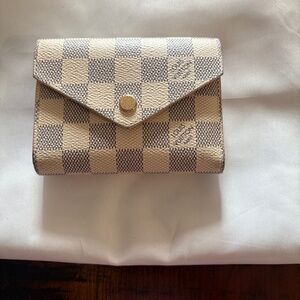 Louis Vuitton Victorine Wallet - Rose Ballerina Pink inside